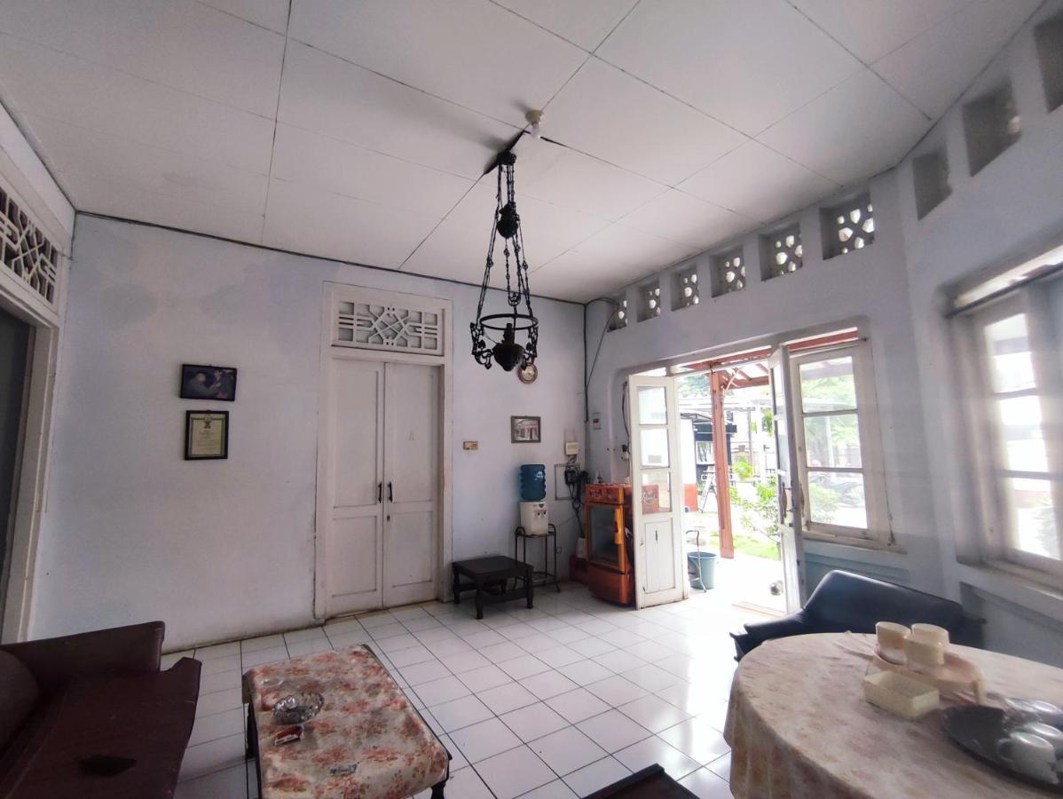 Oyo 90865 Hotel Kusuma Purwakarta Karawang Buitenkant foto