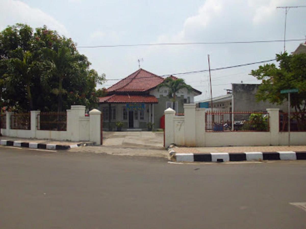 Oyo 90865 Hotel Kusuma Purwakarta Karawang Buitenkant foto