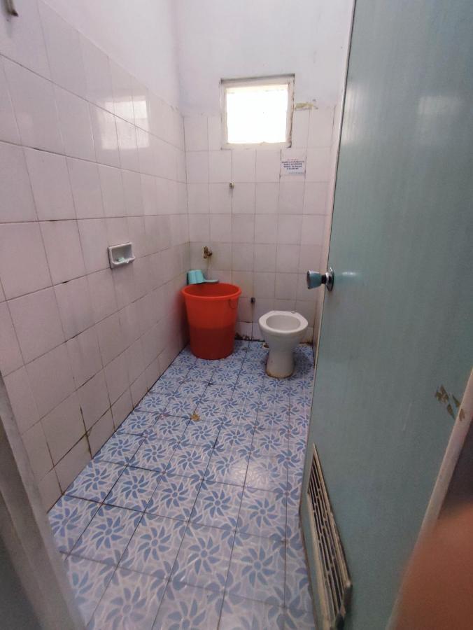 Oyo 90865 Hotel Kusuma Purwakarta Karawang Buitenkant foto