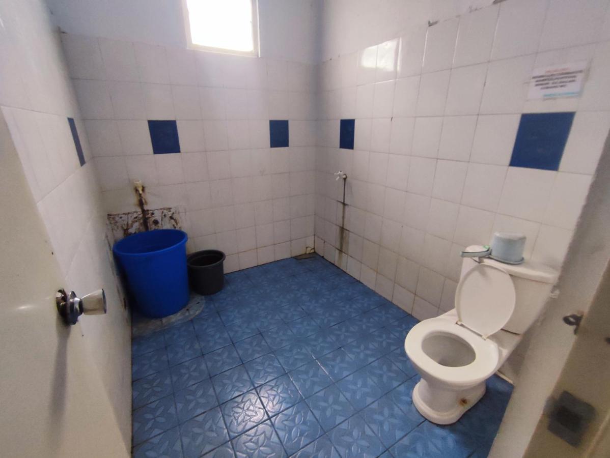 Oyo 90865 Hotel Kusuma Purwakarta Karawang Buitenkant foto