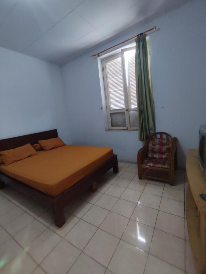 Oyo 90865 Hotel Kusuma Purwakarta Karawang Buitenkant foto
