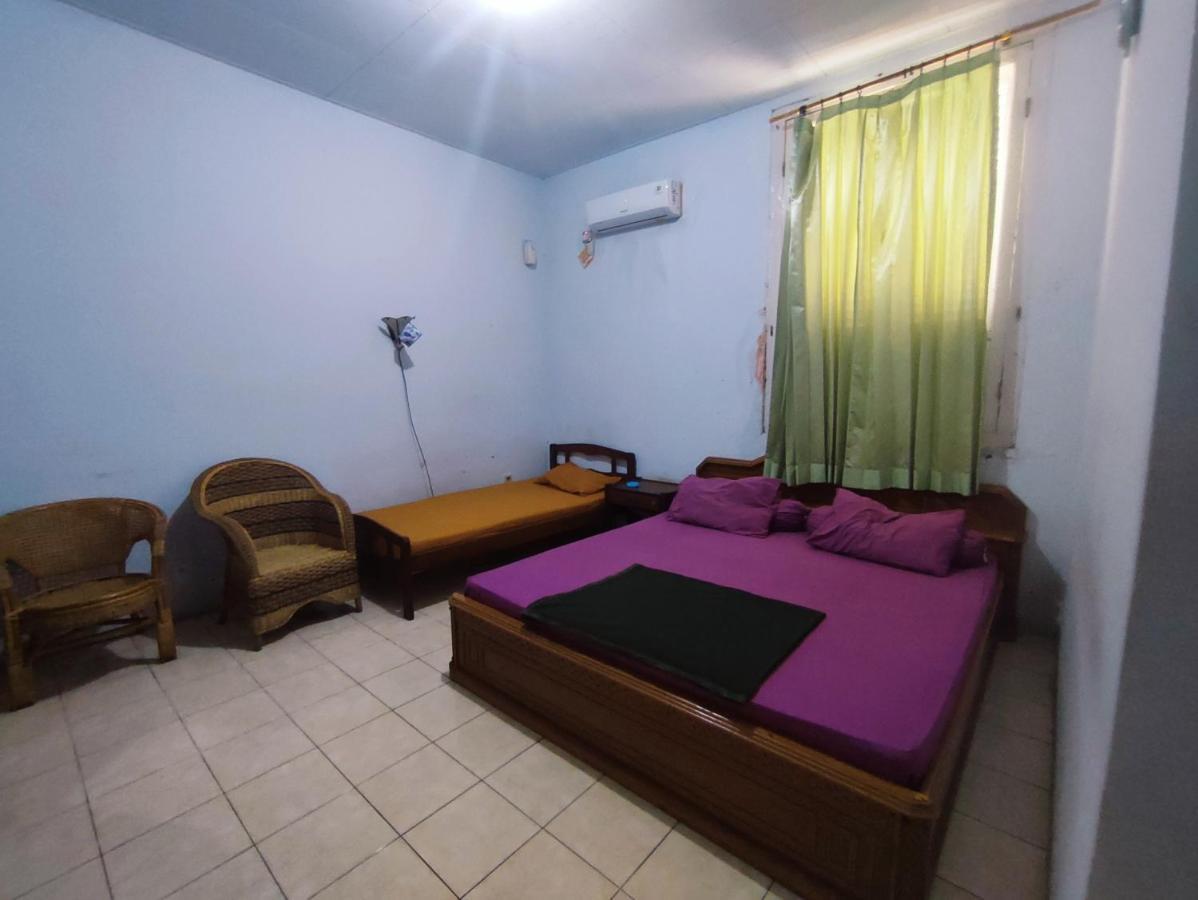 Oyo 90865 Hotel Kusuma Purwakarta Karawang Buitenkant foto